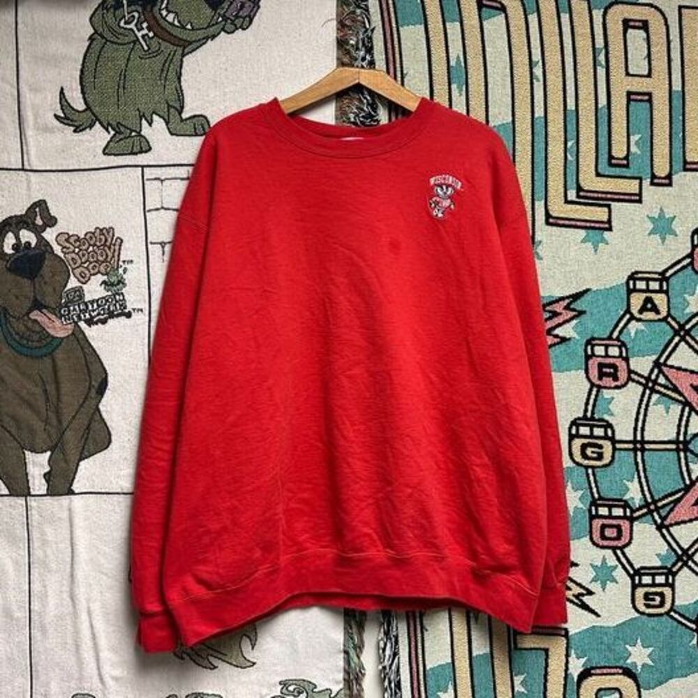 2000's‎ Wisconsin Badgers Embroidered Boxy Style Crewneck